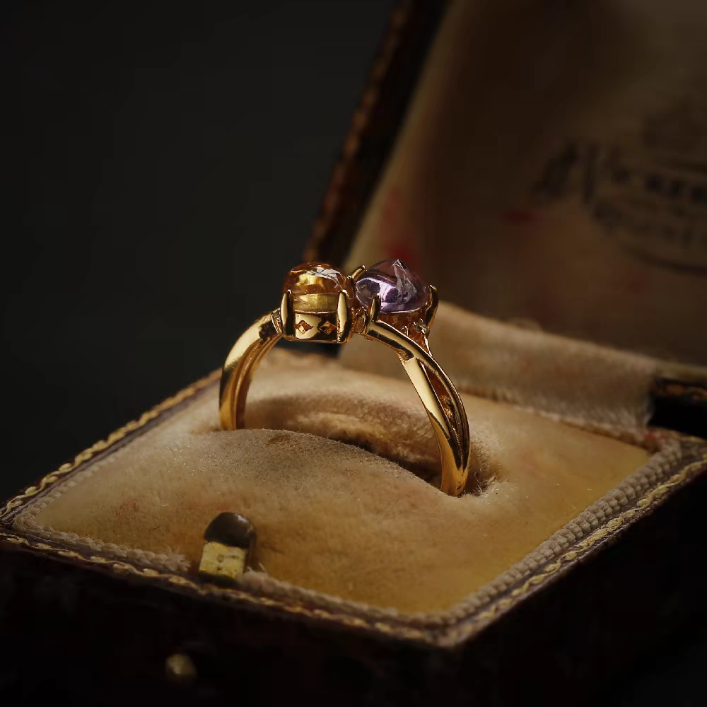 Anillo de romance cósmico de diseño original artesanal de Kemstone: anillo de plata de ley bañado en oro con amatista y citrino, sol y luna.