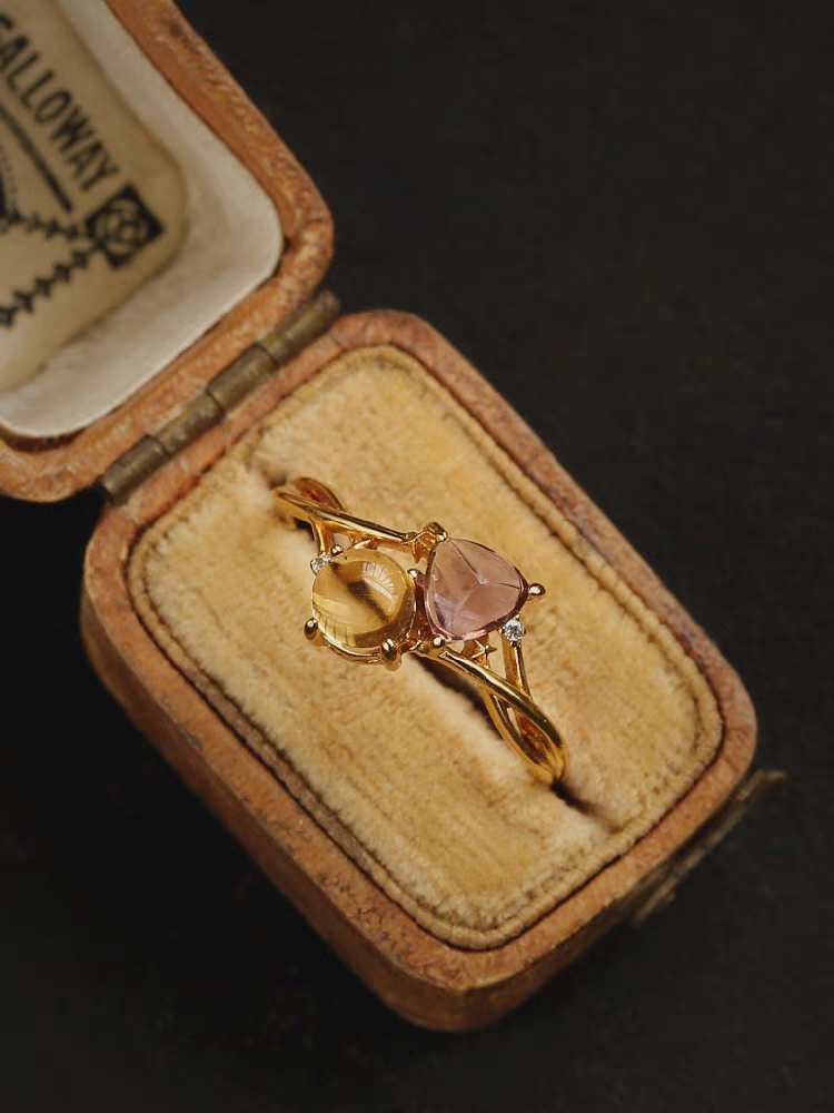 Anillo de romance cósmico de diseño original artesanal de Kemstone: anillo de plata de ley bañado en oro con amatista y citrino, sol y luna.