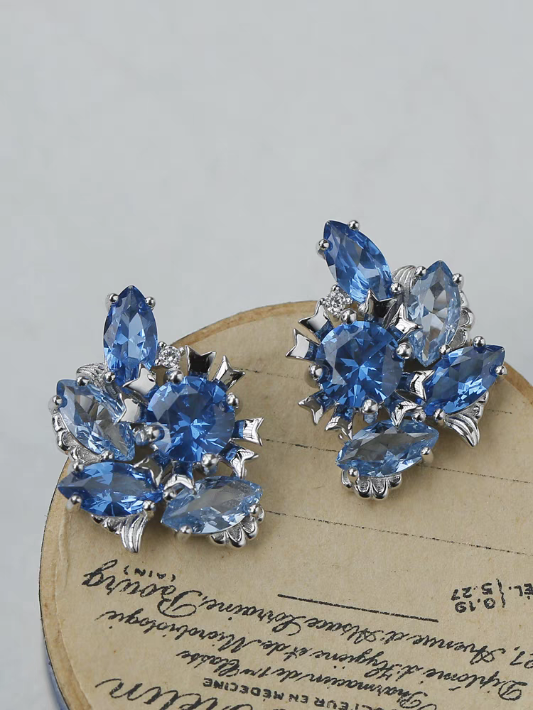 Pendientes de ola de marea de diseño original hechos a mano por Kemstone: pendientes de plata de ley bañados en oro con piedras preciosas marquesas azules vintage.