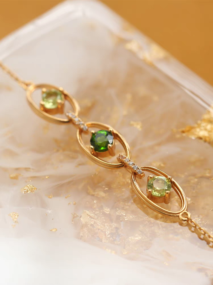 Pulsera Nomeolvides de diseño original artesanal de Kemstone | Plata de ley 925 | Fluorita transparente y piedra de oliva | Elegante pulsera de inspiración vintage para mujer