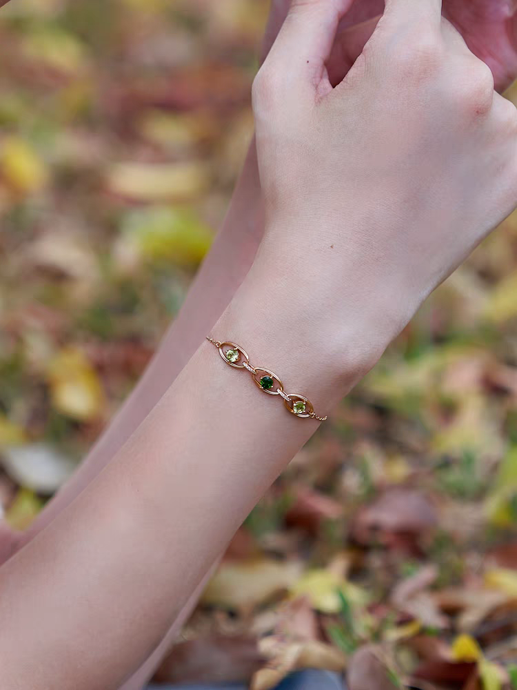 Pulsera Nomeolvides de diseño original artesanal de Kemstone | Plata de ley 925 | Fluorita transparente y piedra de oliva | Elegante pulsera de inspiración vintage para mujer