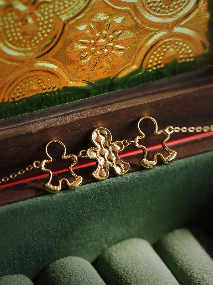 Collar de hombre de jengibre con diseño original hecho a mano por Kemstone. Plata de ley chapada en oro. Bonito colgante hueco para regalo de Navidad.
