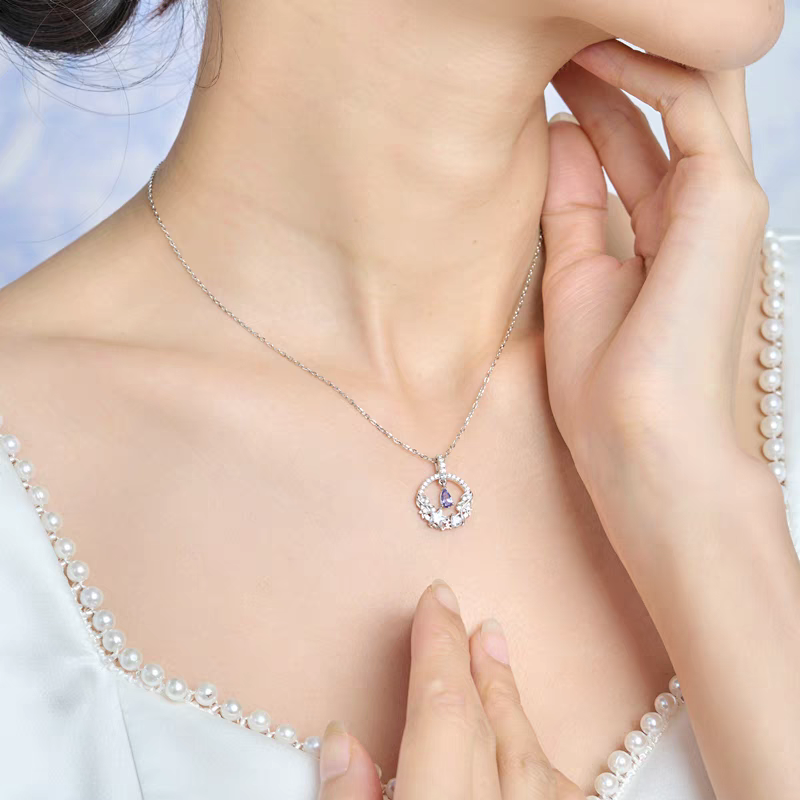 Collar Elegancia Lunar con Diseño Original Artesanal de Kemstone – Colgante de Luna y Estrella de Tanzanita en Plata de Ley | Joyería Celestial Delicada
