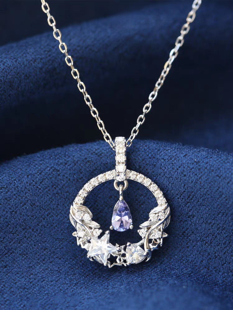Collar Elegancia Lunar con Diseño Original Artesanal de Kemstone – Colgante de Luna y Estrella de Tanzanita en Plata de Ley | Joyería Celestial Delicada