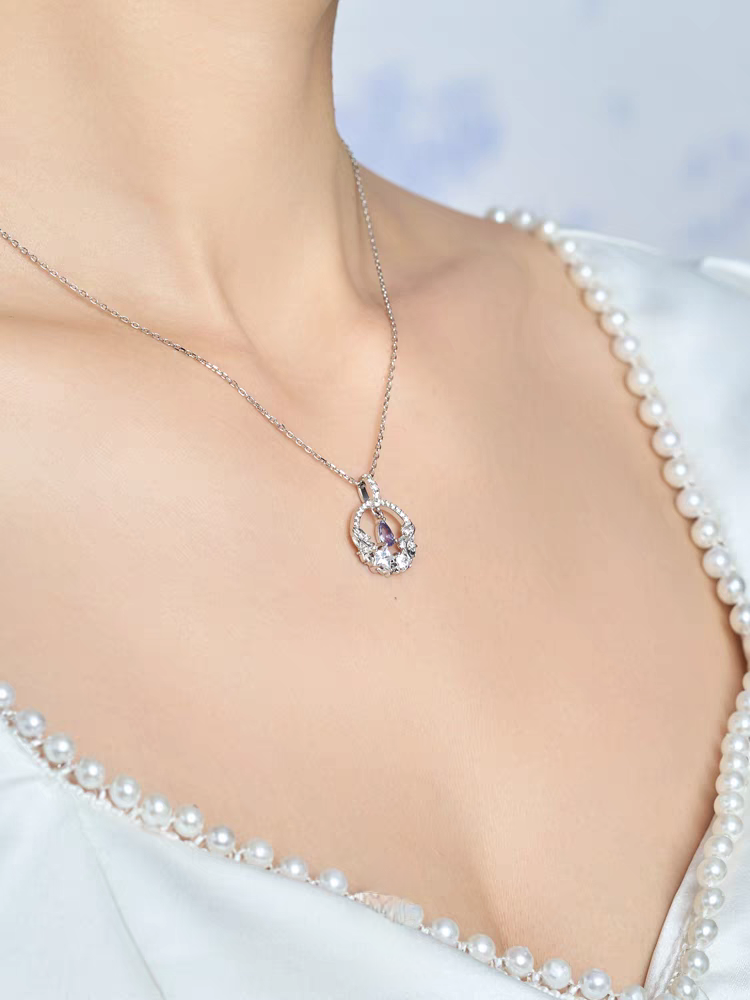Collar Elegancia Lunar con Diseño Original Artesanal de Kemstone – Colgante de Luna y Estrella de Tanzanita en Plata de Ley | Joyería Celestial Delicada