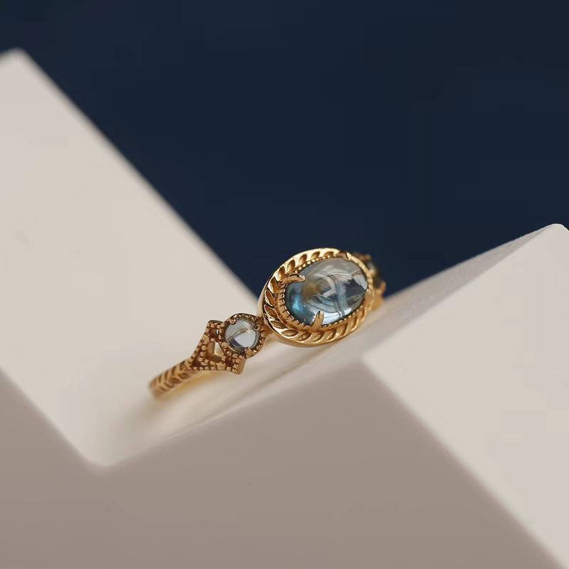 Anillo de topacio vintage "Isla de la Soledad" de Kemstone — Plata de ley 925 con baño de oro vermeil, anillo minimalista ajustable y llamativo EMR-521159