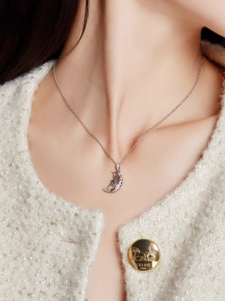 Collar de luna danzante de diseño original hecho a mano por Kemstone: colgante de bailarina en luna de plata de ley 925 con circonitas, un regalo minimalista y elegante para mujer.