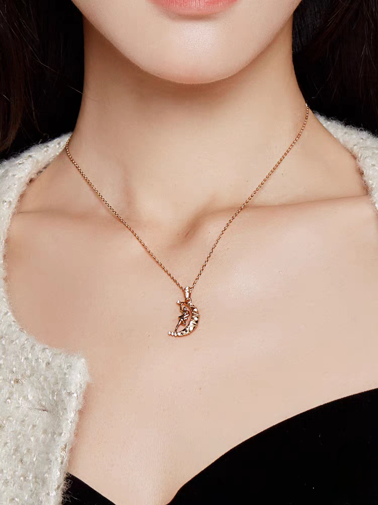 Collar de luna danzante de diseño original hecho a mano por Kemstone: colgante de bailarina en luna de plata de ley 925 con circonitas, un regalo minimalista y elegante para mujer.