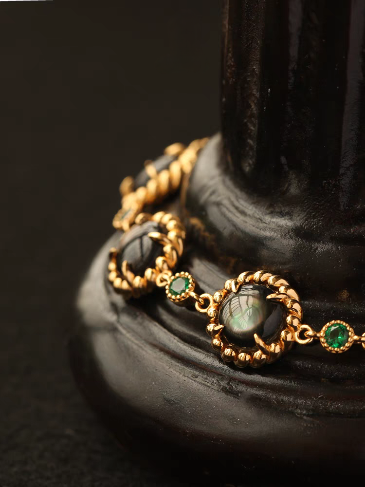 Pulsera de plata de ley 925 de inspiración vintage con diseño original de Culaccino, hecha a mano por Kemstone, con nácar blanco o concha Aurora.