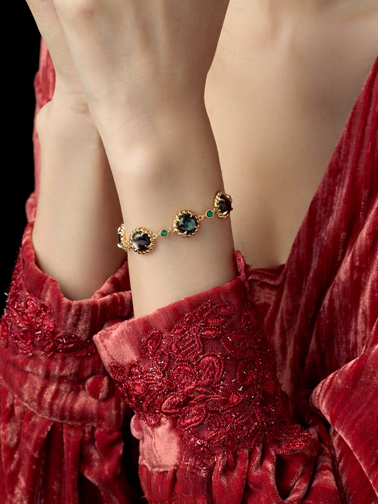 Pulsera de plata de ley 925 de inspiración vintage con diseño original de Culaccino, hecha a mano por Kemstone, con nácar blanco o concha Aurora.