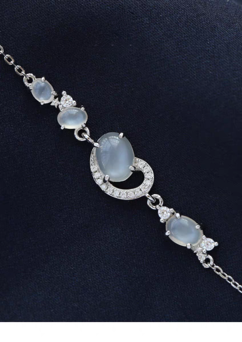 Pulsera de plata de ley con diseño original artesanal de Kemstone: Tentáculos Celestiales y Piedra Lunar - Romántico diseño de Galaxia de Amor Cósmico