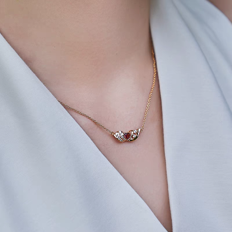 Collar de estrella danzante de diseño original hecho a mano por Kemstone: colgante de ala de turmalina rosa en plata de ley 925 bañada en oro con circonitas cúbicas. Un regalo elegante y delicado para mujer.