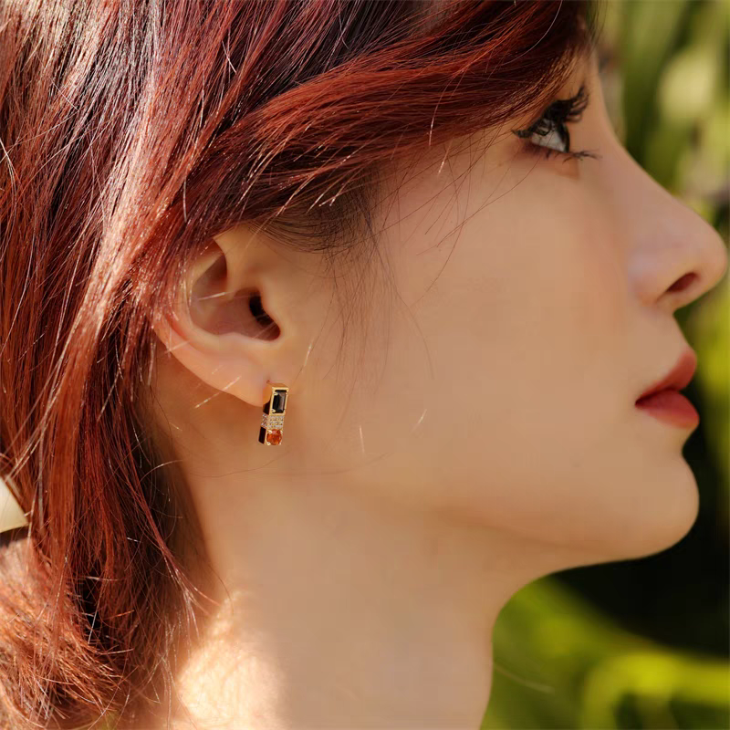 Pendientes de botón de granate y concha negra "Twilight at Sunset", diseño original artesanal de Kemstone: románticos pendientes de plata de ley con circonitas cúbicas.