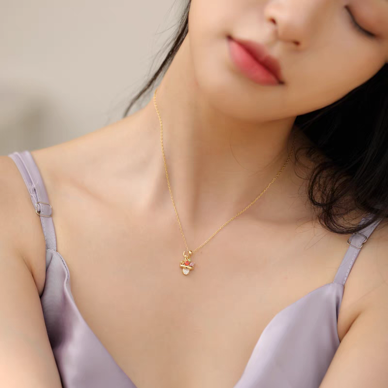 Colección Sobremesa de diseño original artesanal de Kemstone: collar de cóctel original en plata de ley 925 con baño de oro y circonitas de colores, un regalo único para mujer.