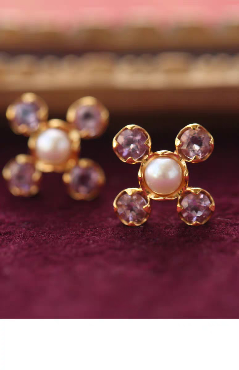 Pendientes Kemstone de diseño original, hechos a mano, con trébol de cuatro hojas, amatista y perla - Elegantes pendientes florales en plata 925