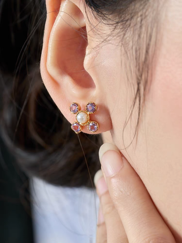 Pendientes Kemstone de diseño original, hechos a mano, con trébol de cuatro hojas, amatista y perla - Elegantes pendientes florales en plata 925