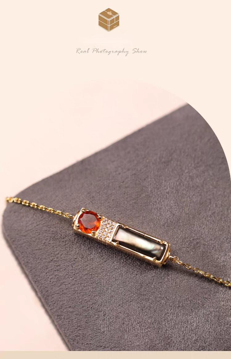 Pulsera de diseño original artesanal de Kemstone "Crepúsculo al atardecer" - Pulsera rectangular con colgante de granate y concha negra en plata de ley
