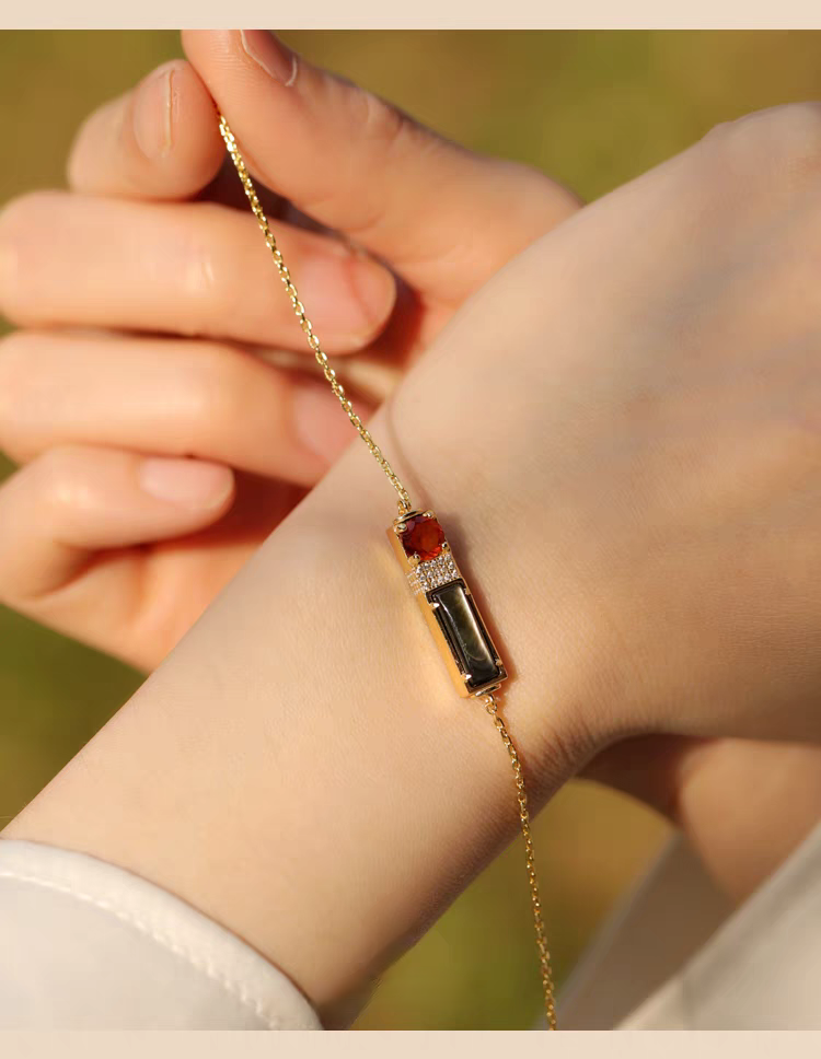 Pulsera de diseño original artesanal de Kemstone "Crepúsculo al atardecer" - Pulsera rectangular con colgante de granate y concha negra en plata de ley