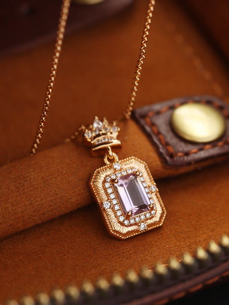 Collar de frasco de perfume de Proust, diseño original, hecho a mano por Kemstone. Colgante vintage de cristal morado y amarillo bañado en plata.