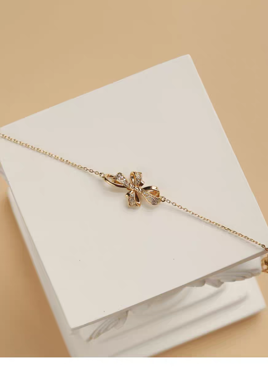 Pulsera de lazo francés de diseño original artesanal de Kemstone - Plata de ley bañada en oro con detalles de circonitas cúbicas