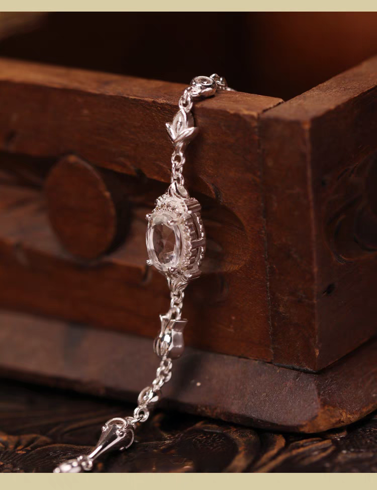 Pulsera de cristal blanco de inspiración vintage, diseño original artesanal de Kemstone: elegante pieza de diseño en plata de ley.
