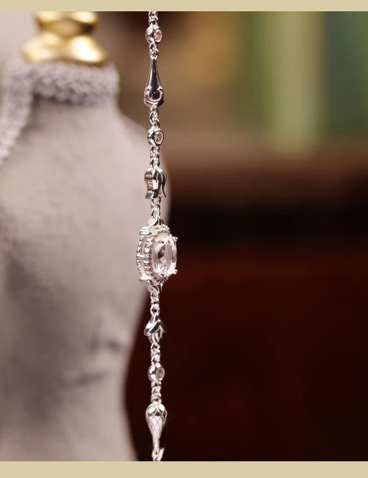Pulsera de cristal blanco de inspiración vintage, diseño original artesanal de Kemstone: elegante pieza de diseño en plata de ley.