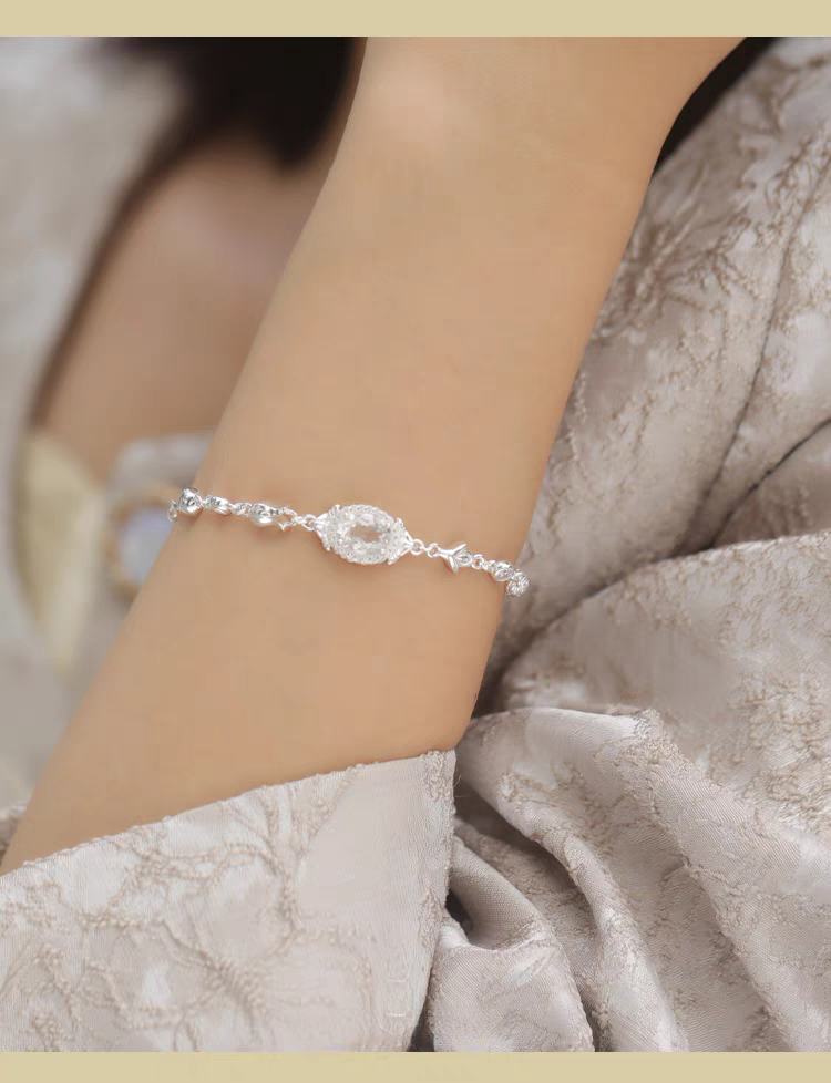 Pulsera de cristal blanco de inspiración vintage, diseño original artesanal de Kemstone: elegante pieza de diseño en plata de ley.