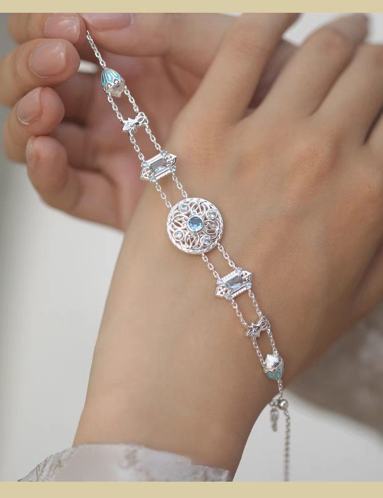 Pulsera de plata de ley con espinela azul, inspirada en el Taj Mahal y diseño original artesanal de Kemstone. Diseño vintage artesanal.