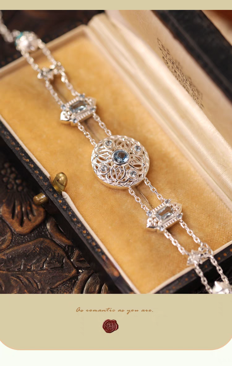 Pulsera de plata de ley con espinela azul, inspirada en el Taj Mahal y diseño original artesanal de Kemstone. Diseño vintage artesanal.
