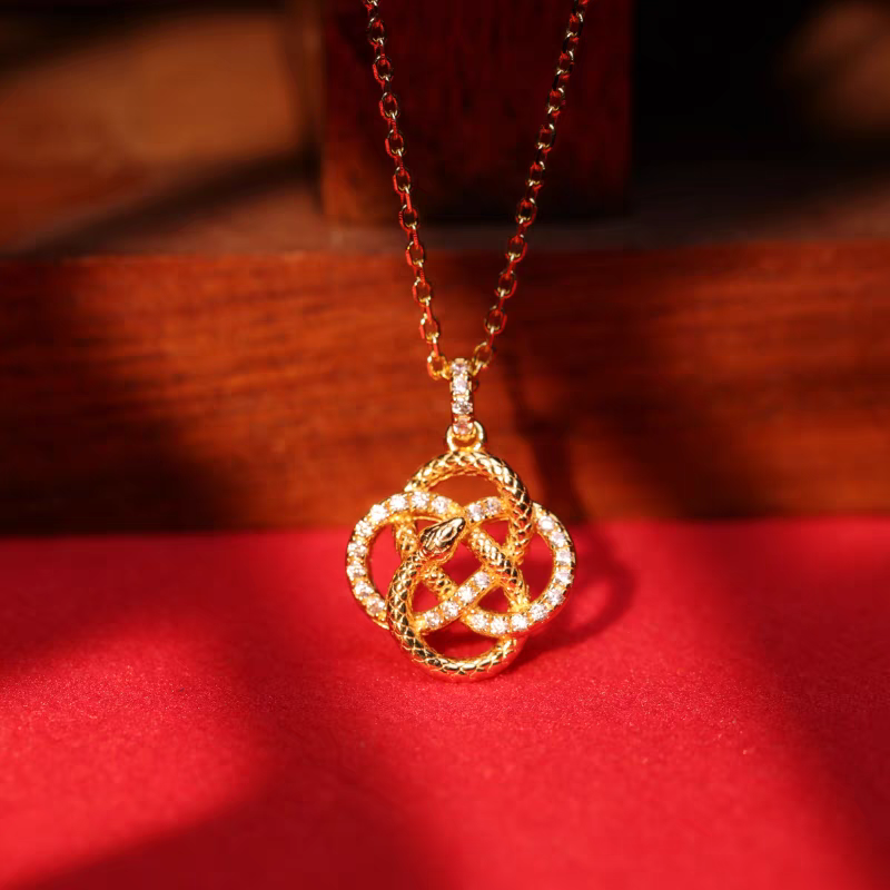 Collar de nudo de serpiente bañado en oro, diseño original artesanal de Kemstone – Plata de ley 925, diseño minimalista para el día a día