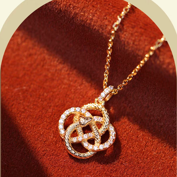 Collar de nudo de serpiente bañado en oro, diseño original artesanal de Kemstone – Plata de ley 925, diseño minimalista para el día a día