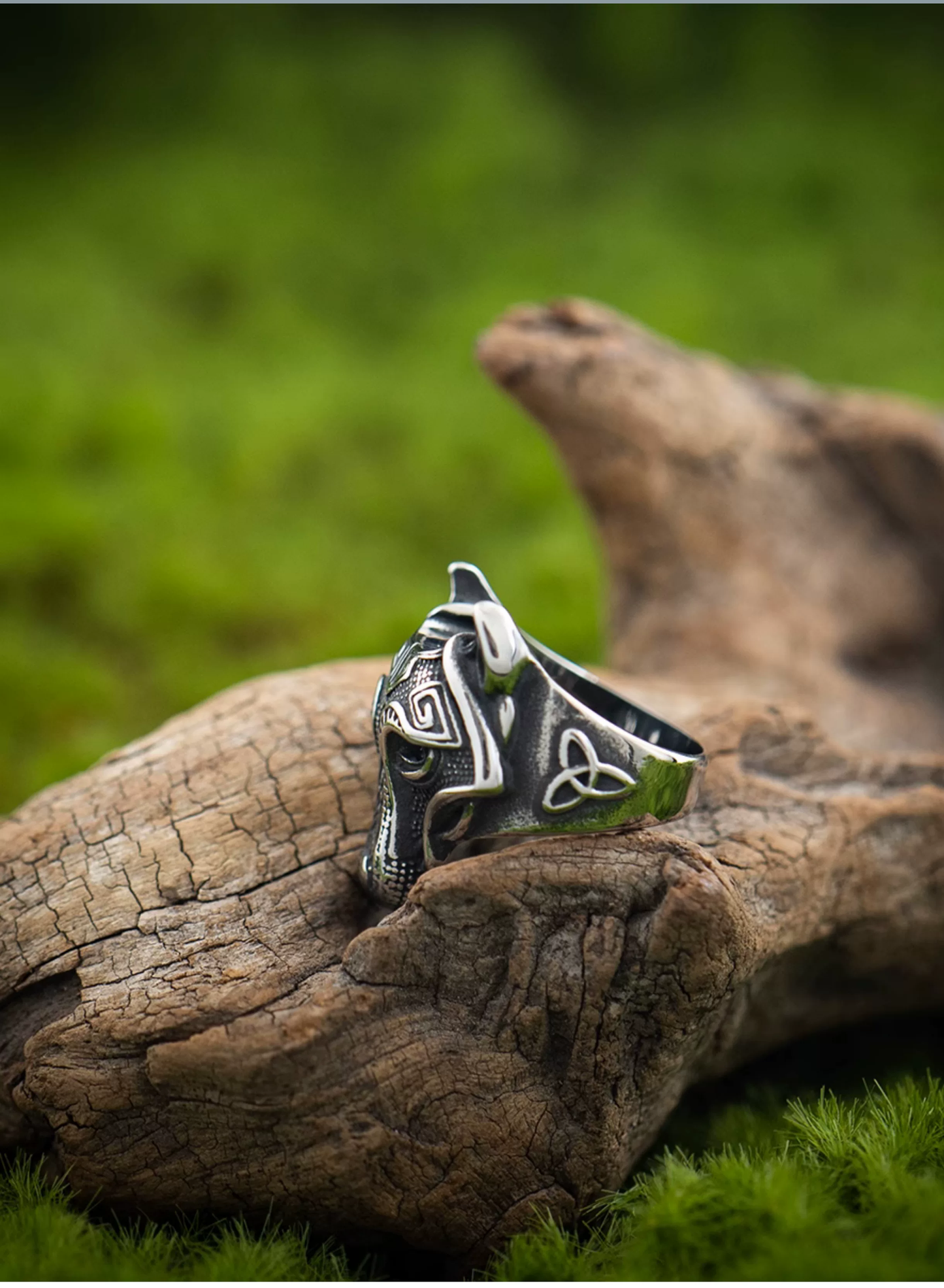 Kemstone Norse Viking Wolf Head Ring – Titanium Steel Fenrir Inspired NWR525306