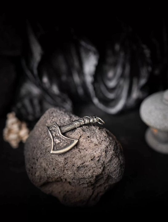 Kemstone "Leviathan Axes" Viking Double Axe Pendant Necklace – Titanium Steel NWN-603601