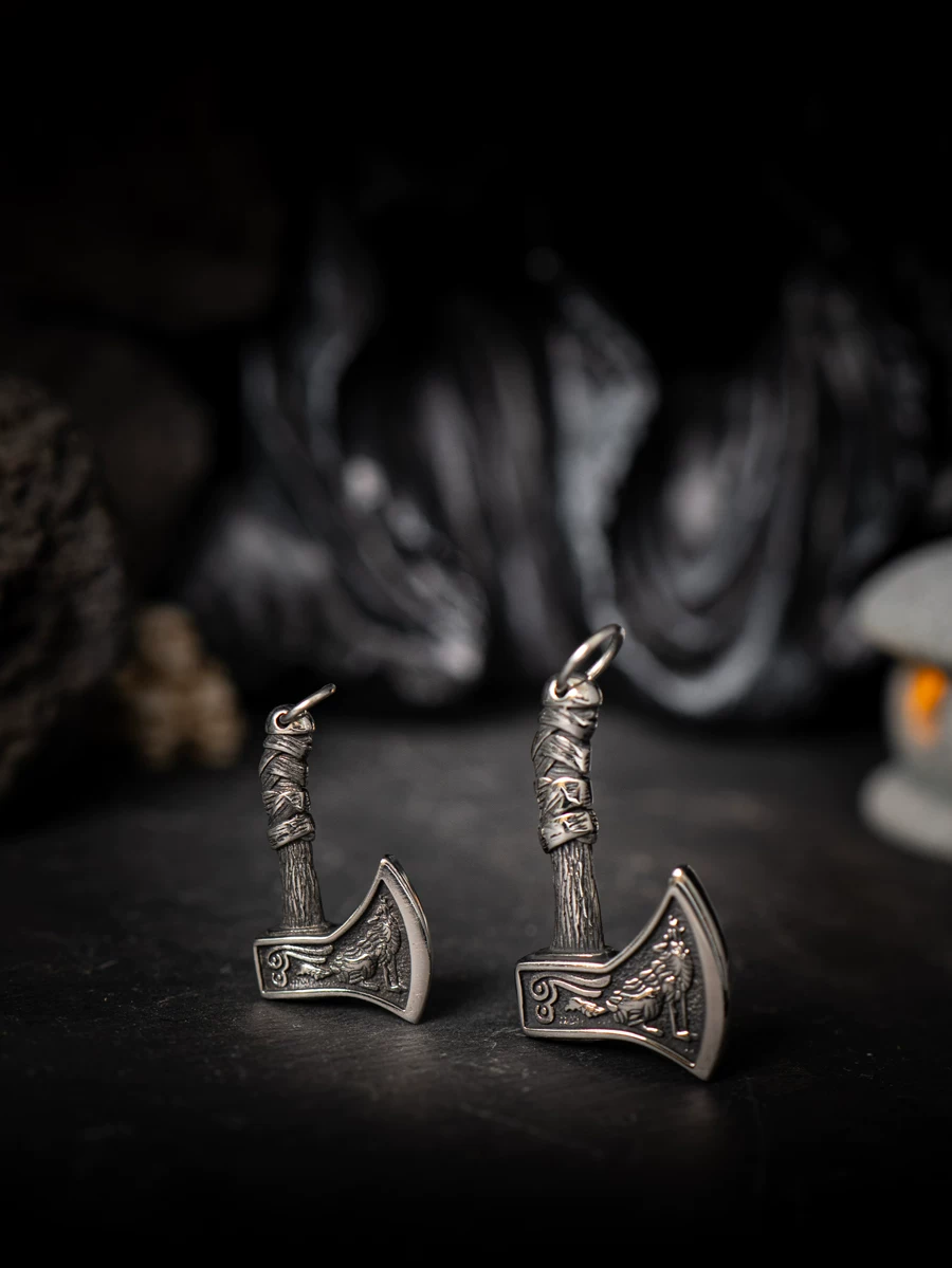Kemstone "Leviathan Axes" Viking Double Axe Pendant Necklace – Titanium Steel NWN-603601