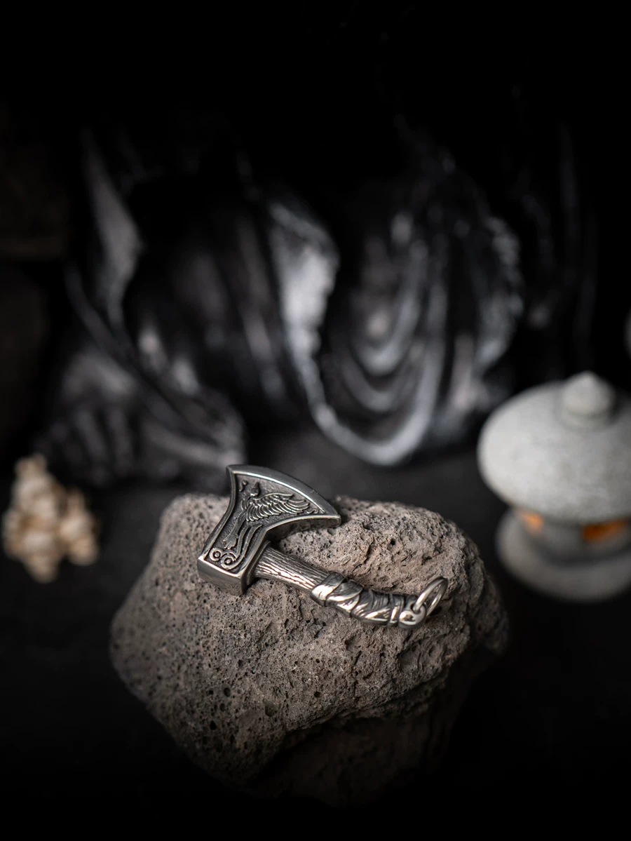 Kemstone "Leviathan Axes" Viking Double Axe Pendant Necklace – Titanium Steel NWN-603601