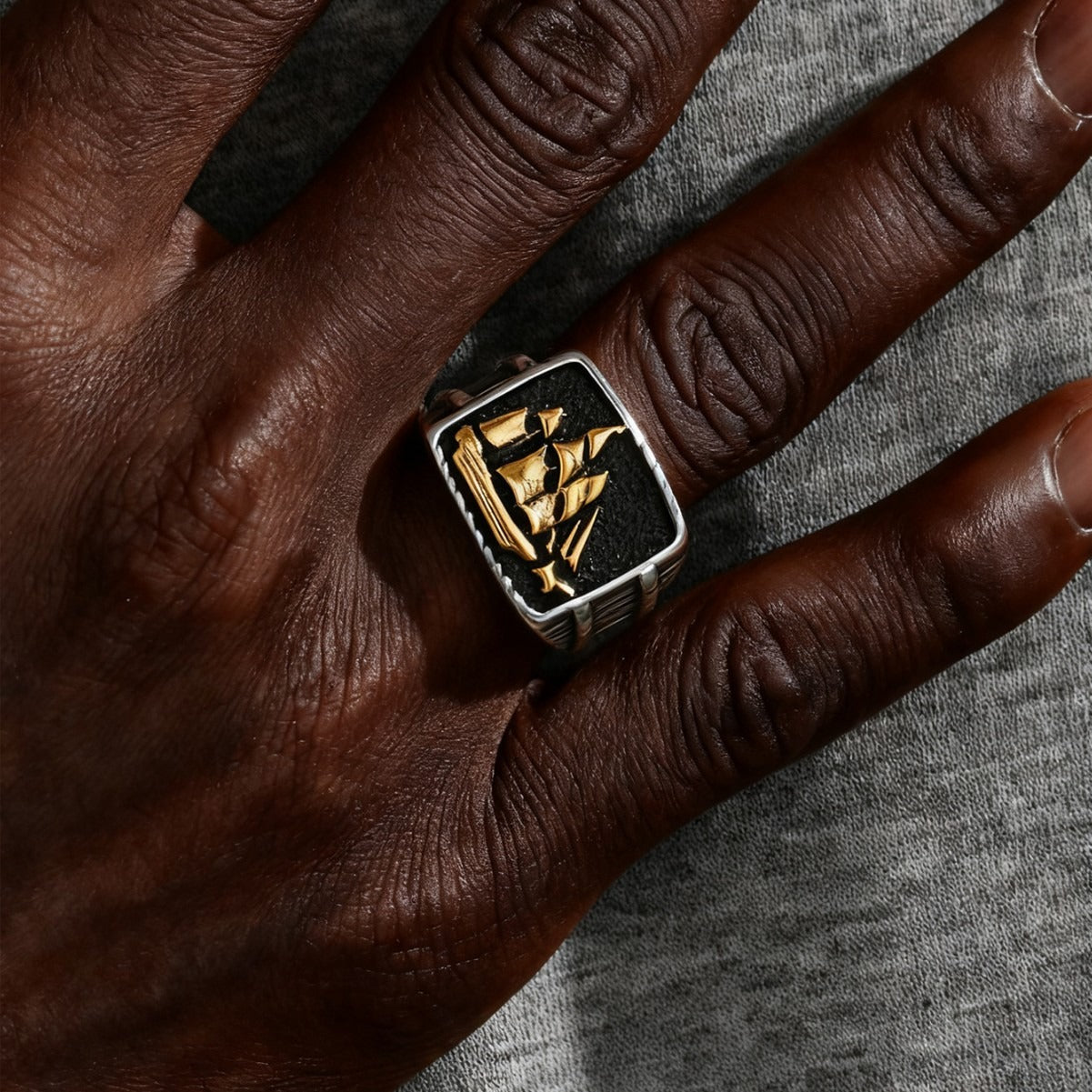 Kemstone Men’s Stainless Steel Sailboat Ring – Vintage Nautical Square Band TR0515